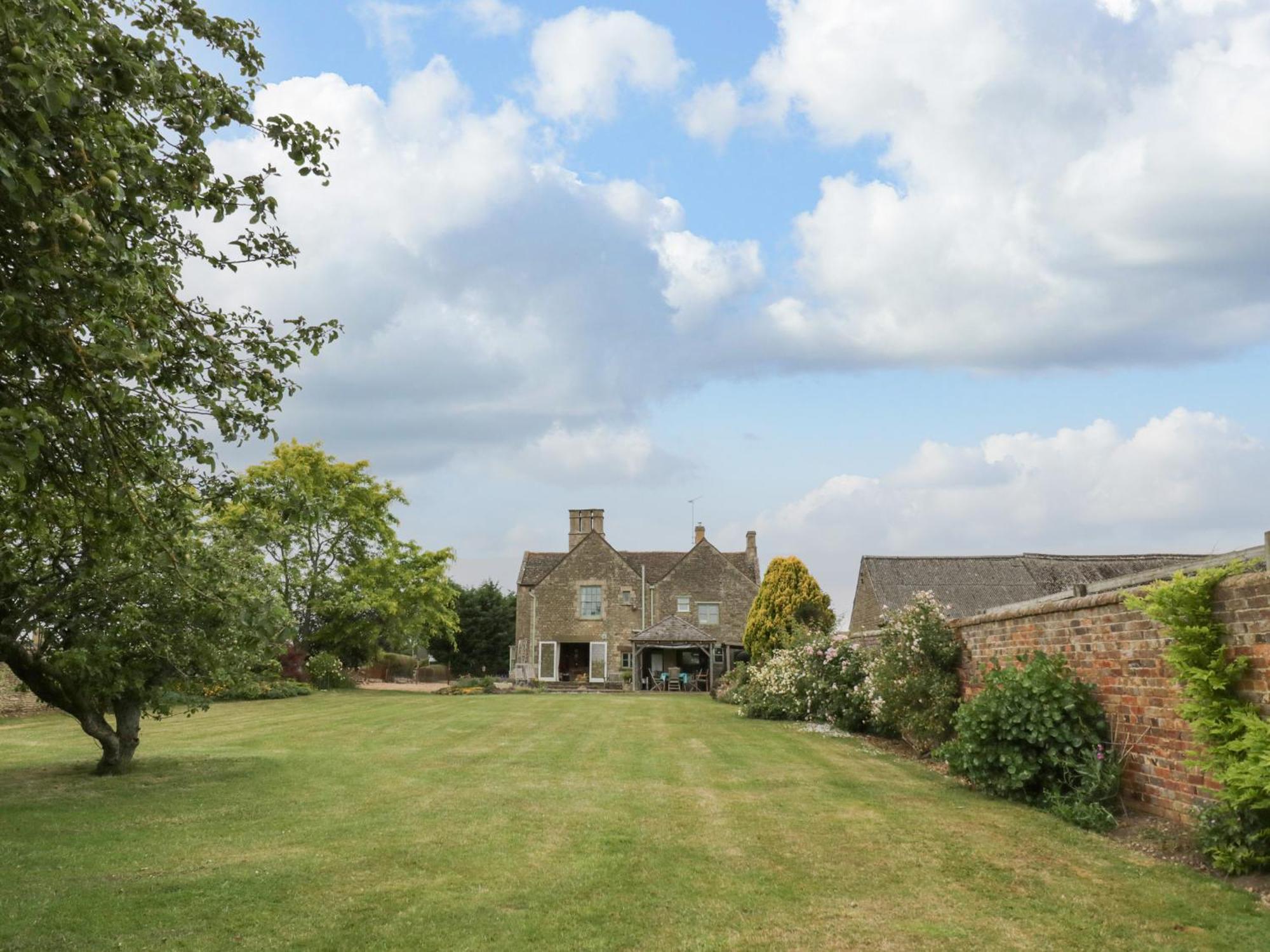 Glapthorn Manor Villa ปีเตอร์โบโรห์ ภายนอก รูปภาพ